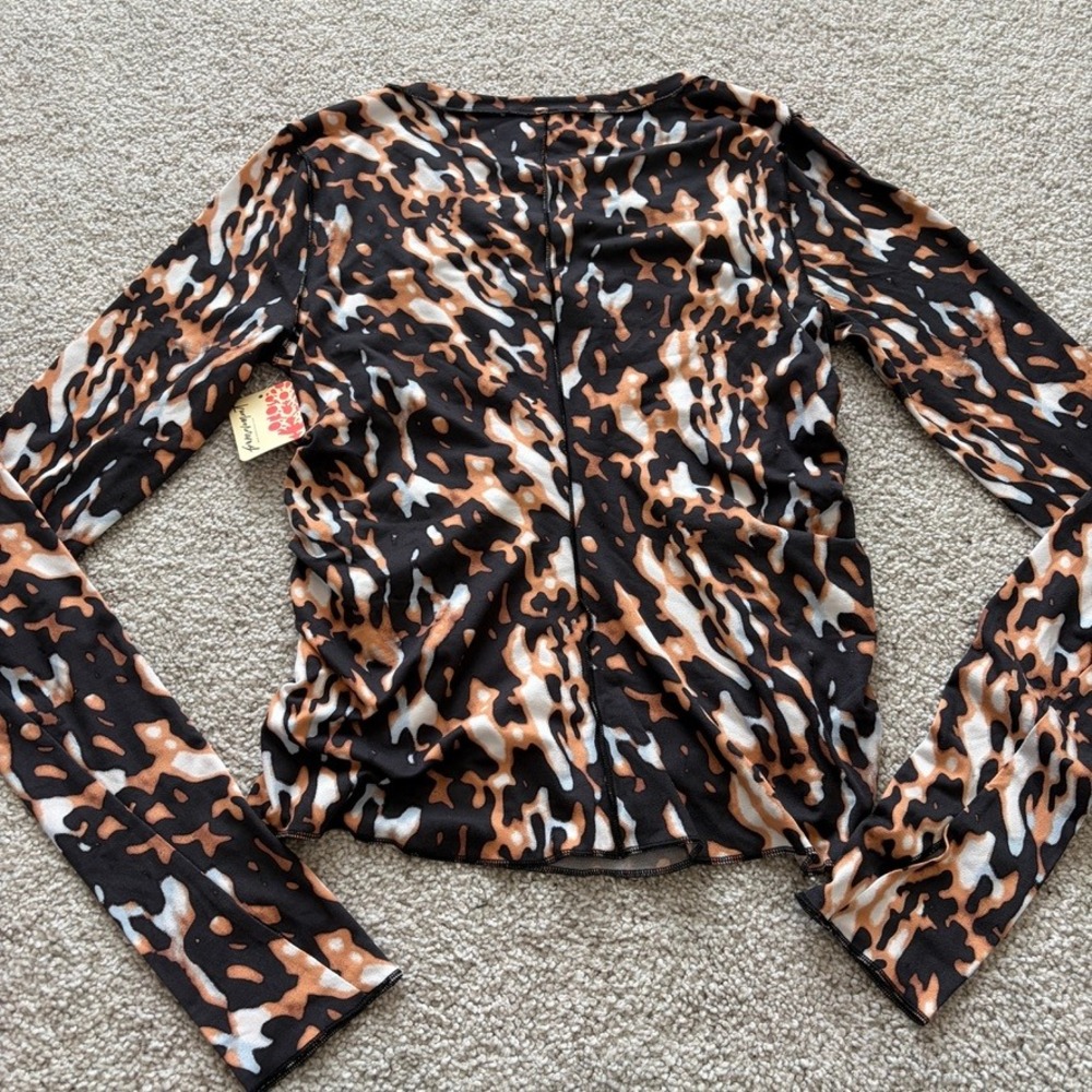 Long Sleeve Animal Print Ruched Top - Brown/Black - Picture 9 of 10